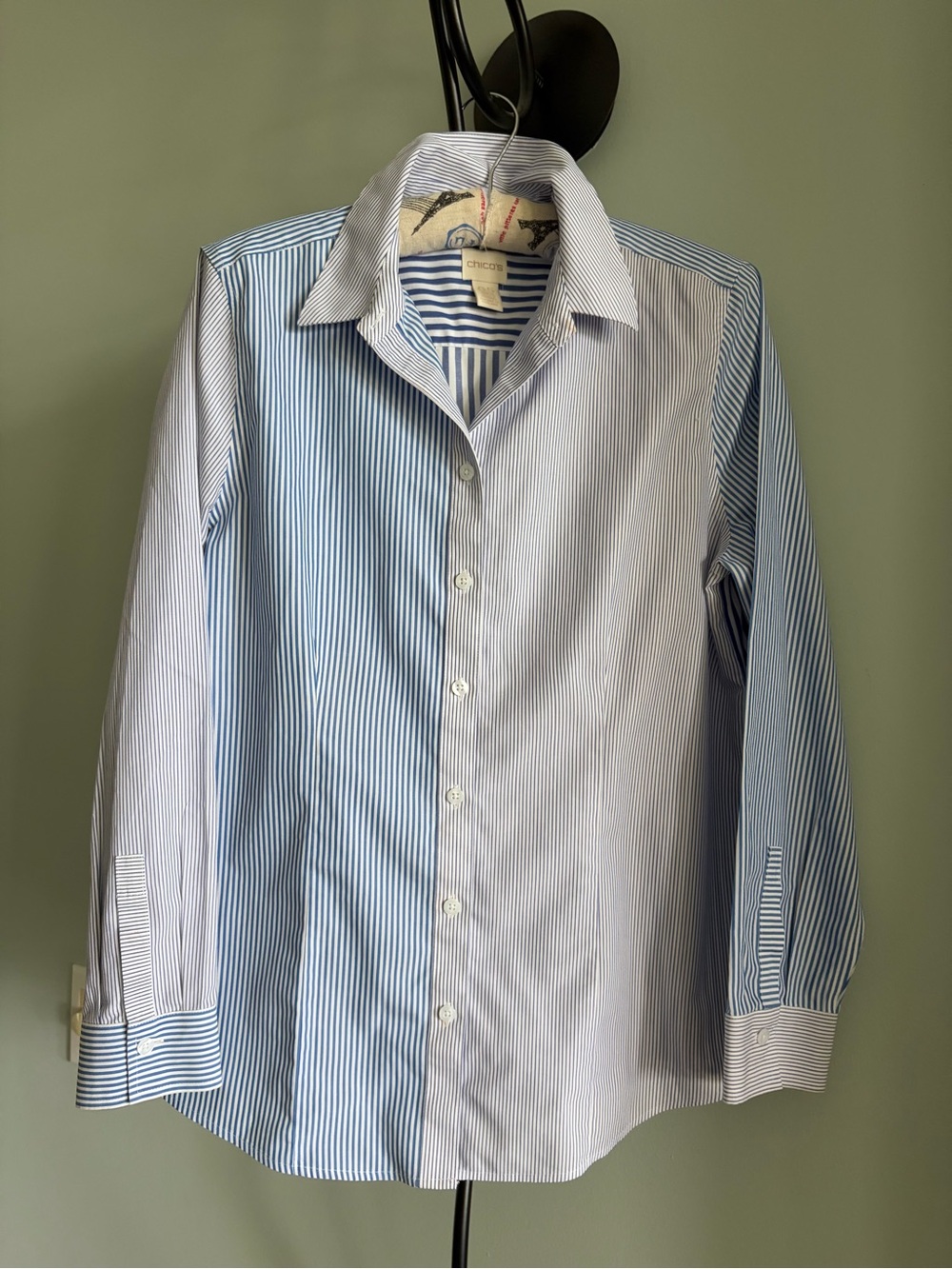 CHICO'S
CONTRASTING STRIPED BUTTON DOWN SHIRT
Details